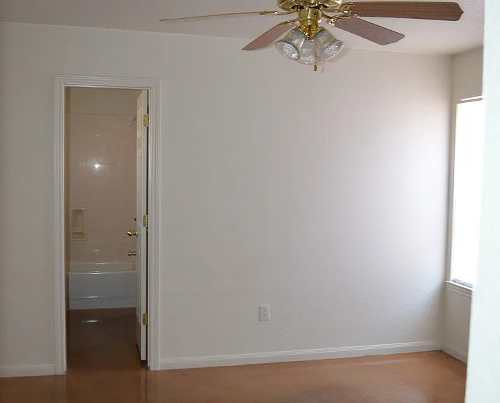 939 Maplewood St — Photo 9