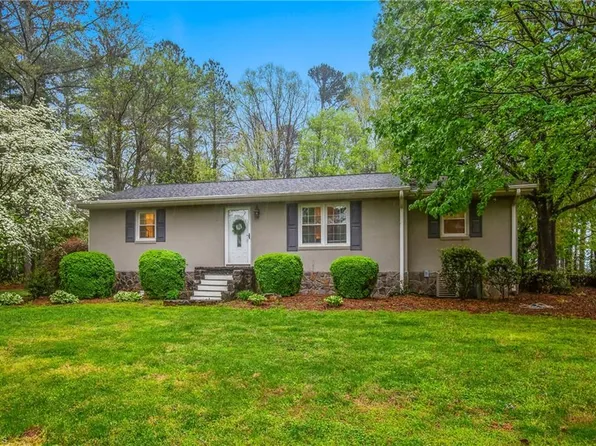 165 Snowberry Ln, Dobson, NC 27017