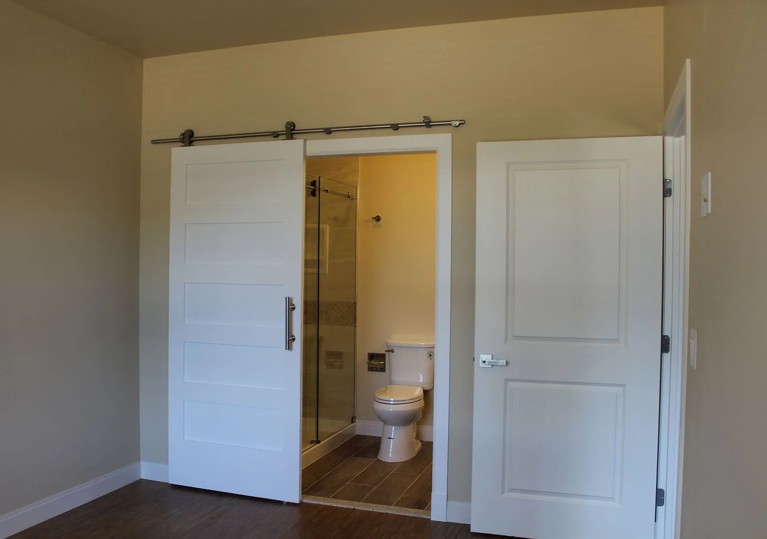 Newer 2 bed / 2 bath Bison Cove Condo — Photo 1