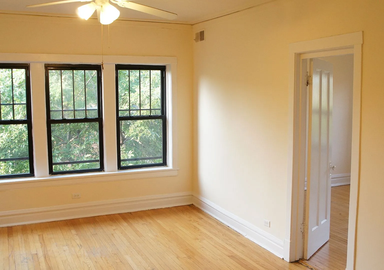 2516 N. Kedzie LP — Photo 2