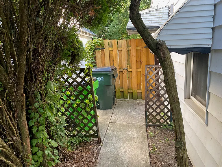 4218 Okalona Rd — Photo 2