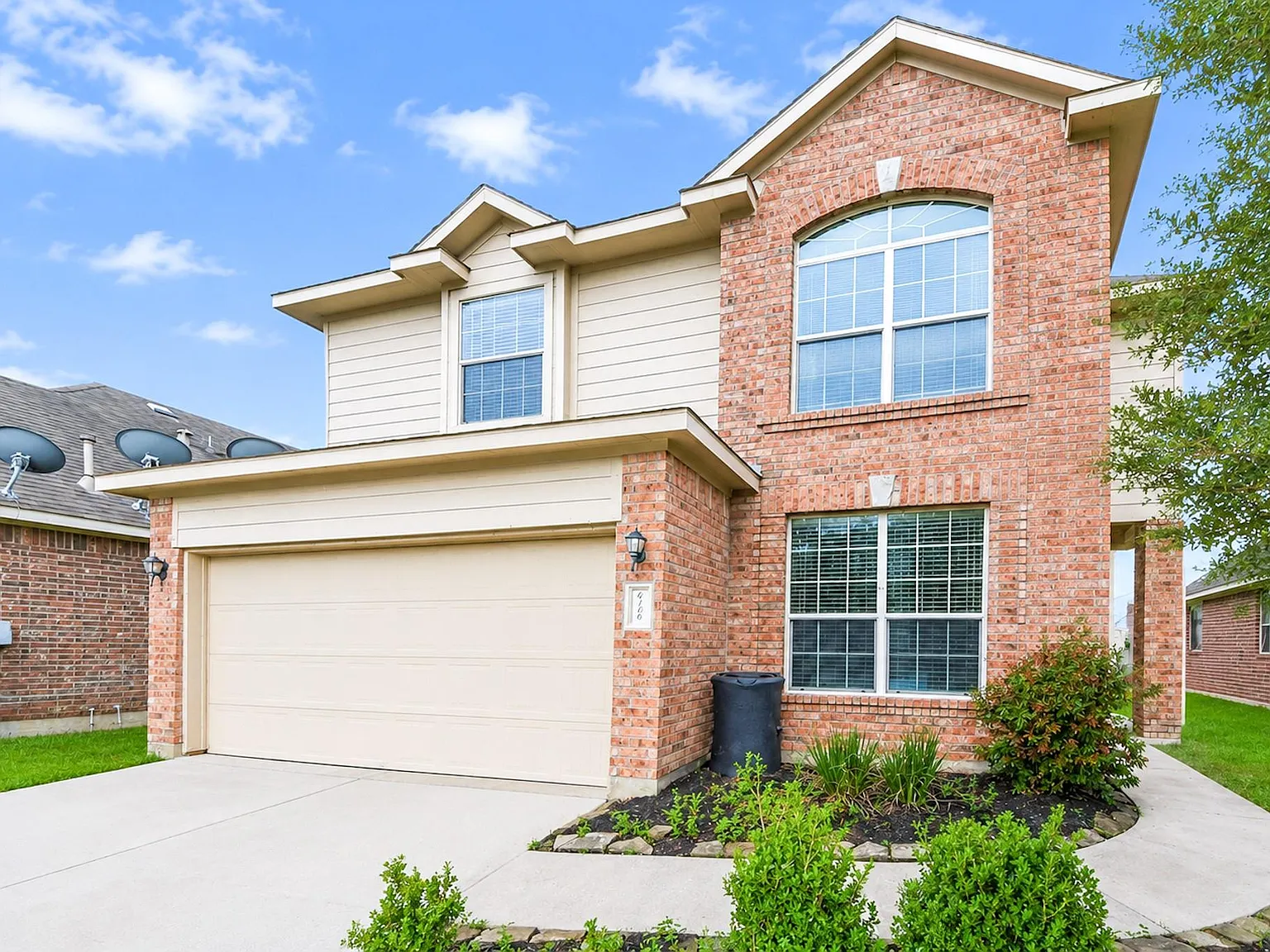 3 bed, 2.5 bath, 2169 sqft, $2,295 — Photo 3