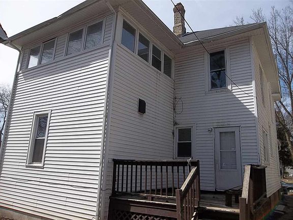 3rd image of 303 Oakley Ave