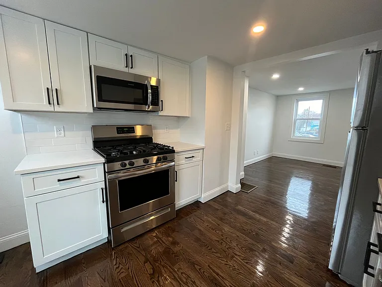 284 School St — Photo 6