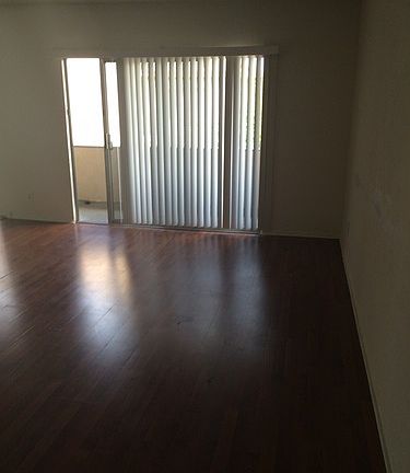 5th image of 6041 Whitsett Ave APT 306