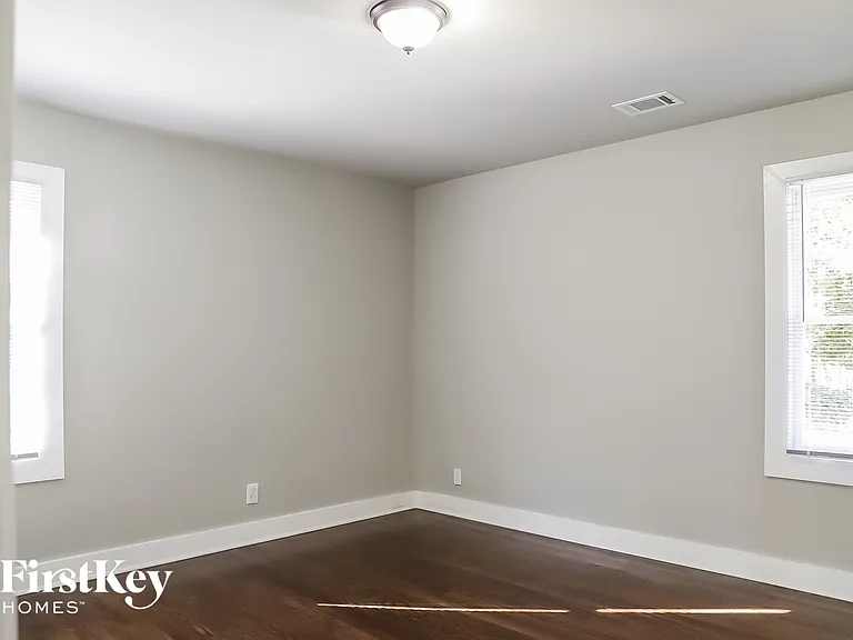 2207 Freydale Rd SE — Photo 8