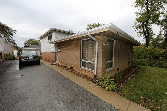 14434 Harper Ave photo 1
