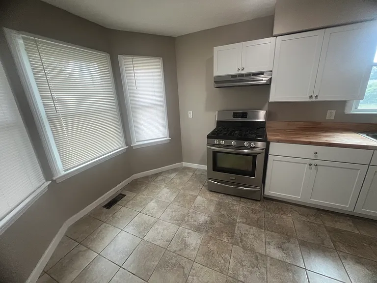 21301 Audette St — Photo 8