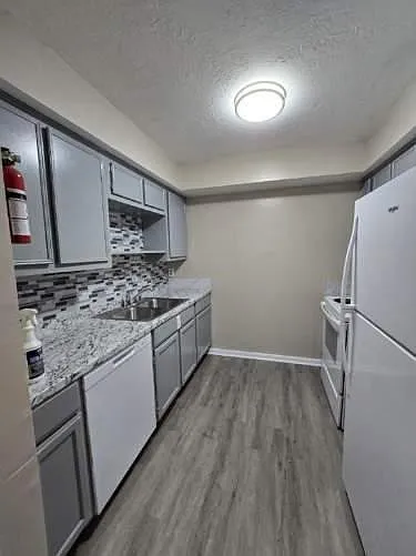 1329 Windsor St #2 — Photo 2