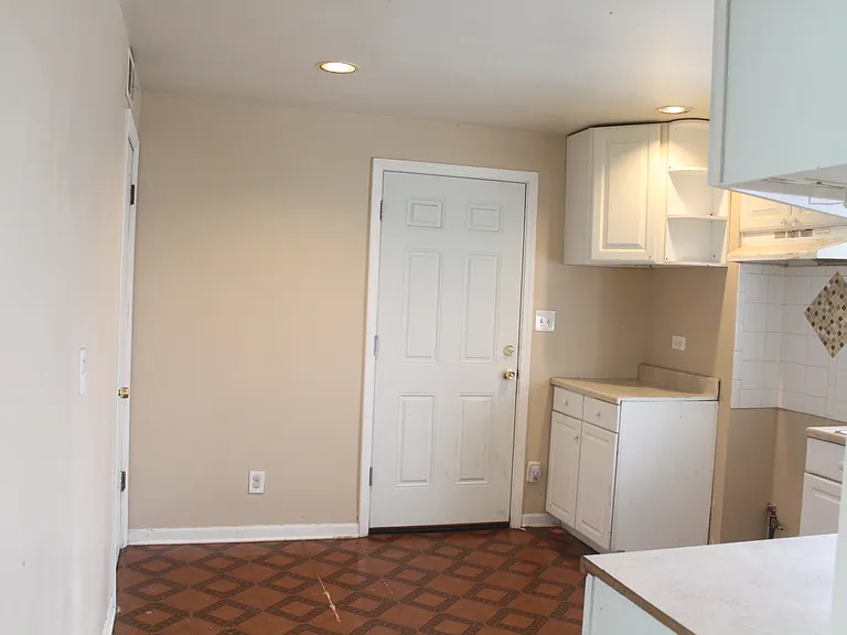 2025 W 35th St #2F — Photo 34