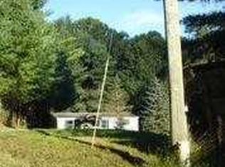 1016 Loggy Ridge Rd, Hillsville, VA 24343