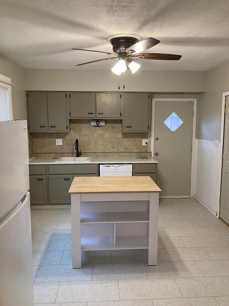 Building Photo - 3005 Niagara St #1