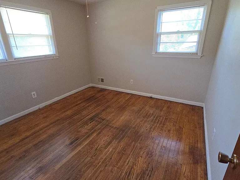 2233 Windsor Dr — Photo 20
