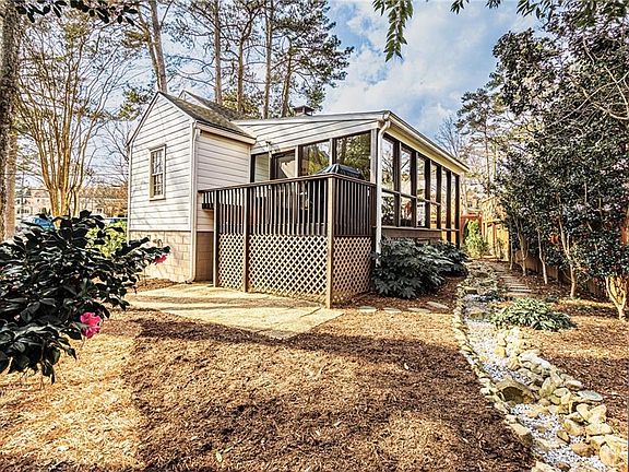 3rd image of 205 Old Ivy Rd NE