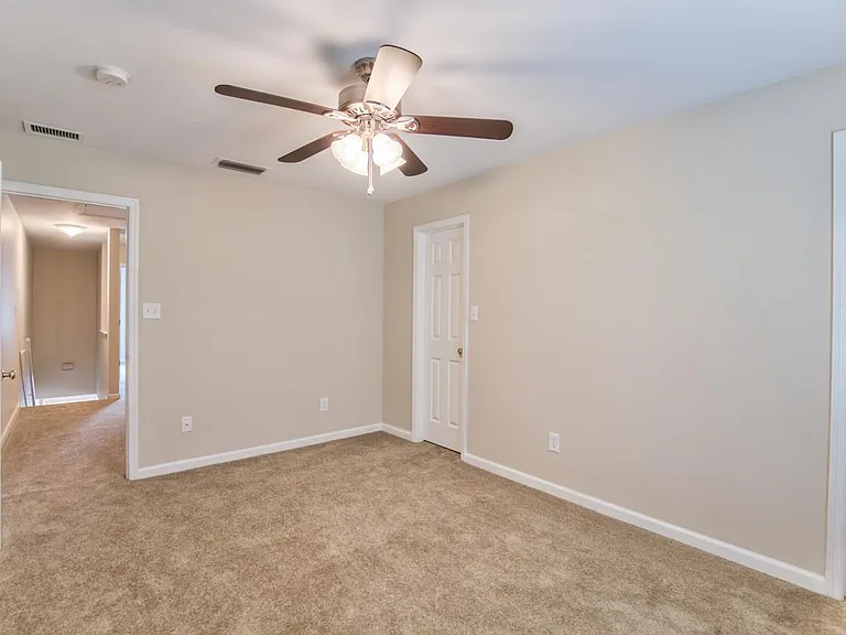 226 Columbia Dr — Photo 15