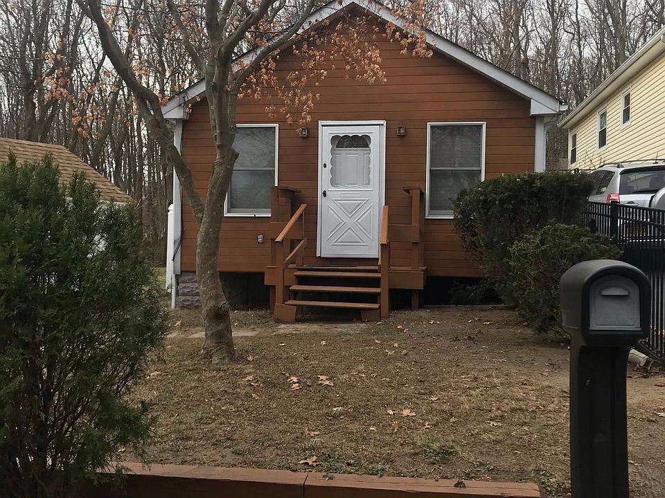 1st image of 115 Lynbrook Dr