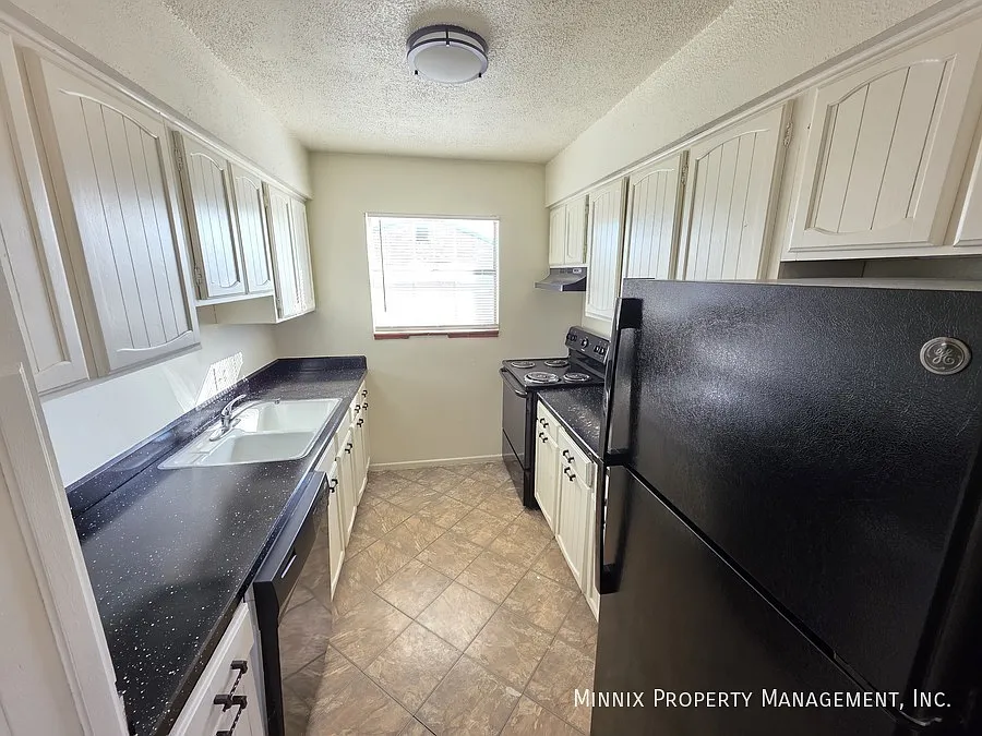 Whispering Oaks 1904 N. Midland — Photo 2