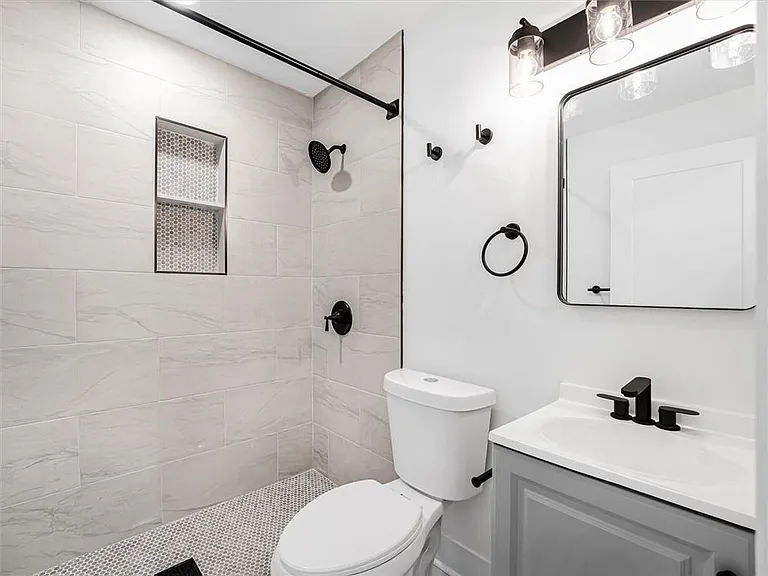 454 Oak Dr SE — Photo 16