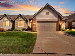 14849 Heather Pointe Dr, Sterling Heights, MI 48313