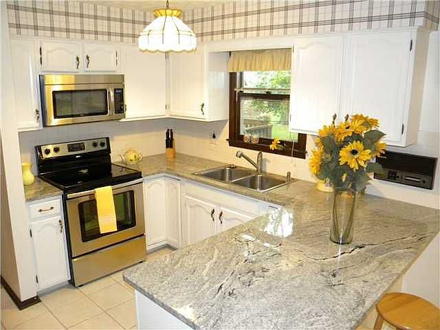 1st image of 556 Cresswood Pl