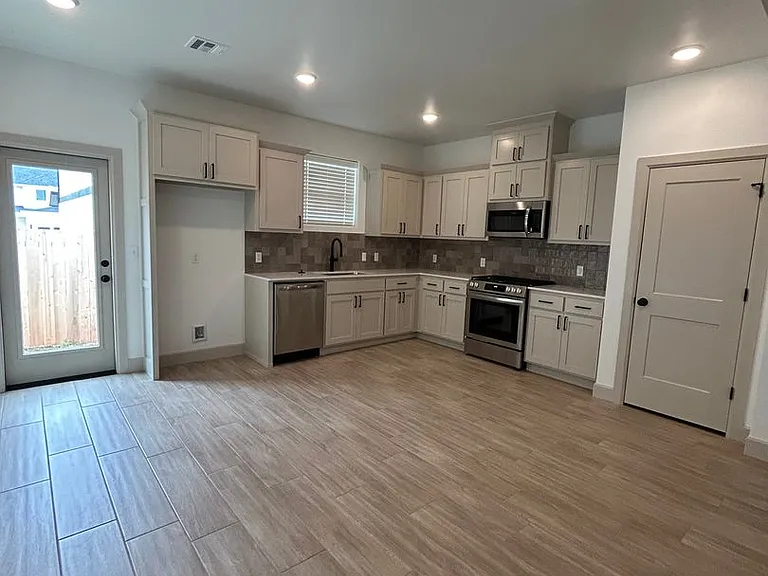 4204 NW 179th St — Photo 5