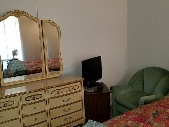 3rd image of 7601 Circle Dr