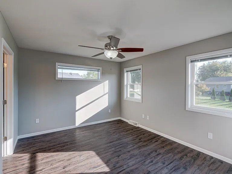 836 Thompson Dr — Photo 11