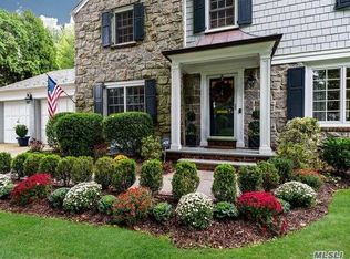 30 Blackburn Ln, Manhasset, NY 11030