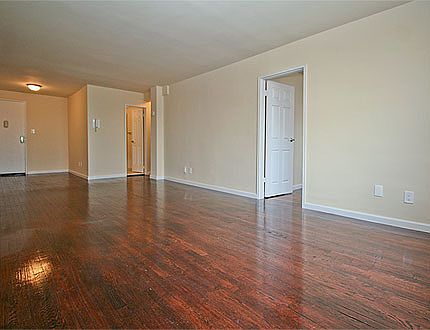 4th image of 22110 Jamaica Ave Fl 3