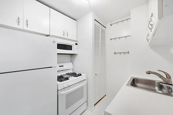 Sold by Douglas Elliman | media 16