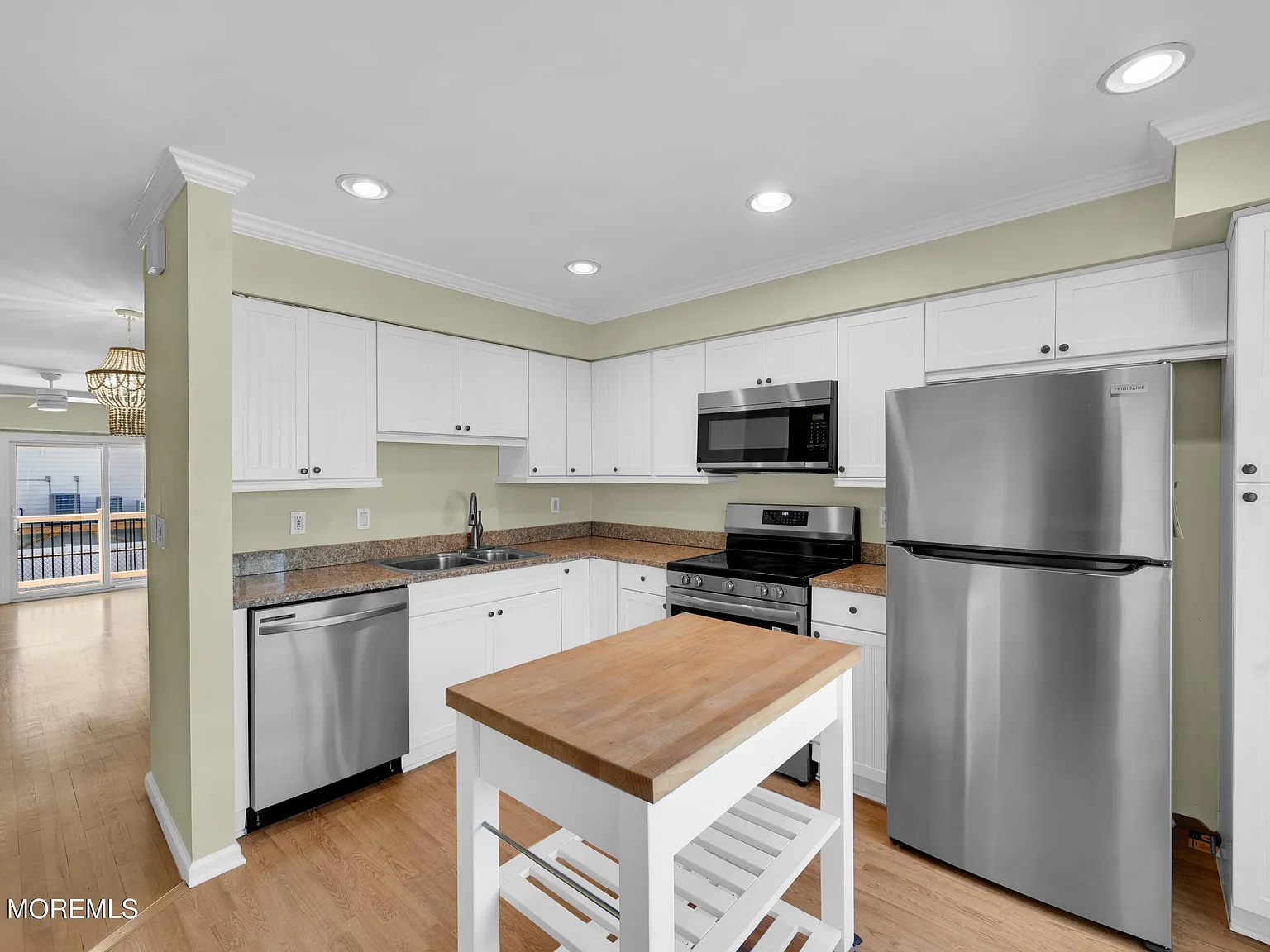 3 bed, 2.5 bath, 1183 sqft, $4,400 — Photo 3