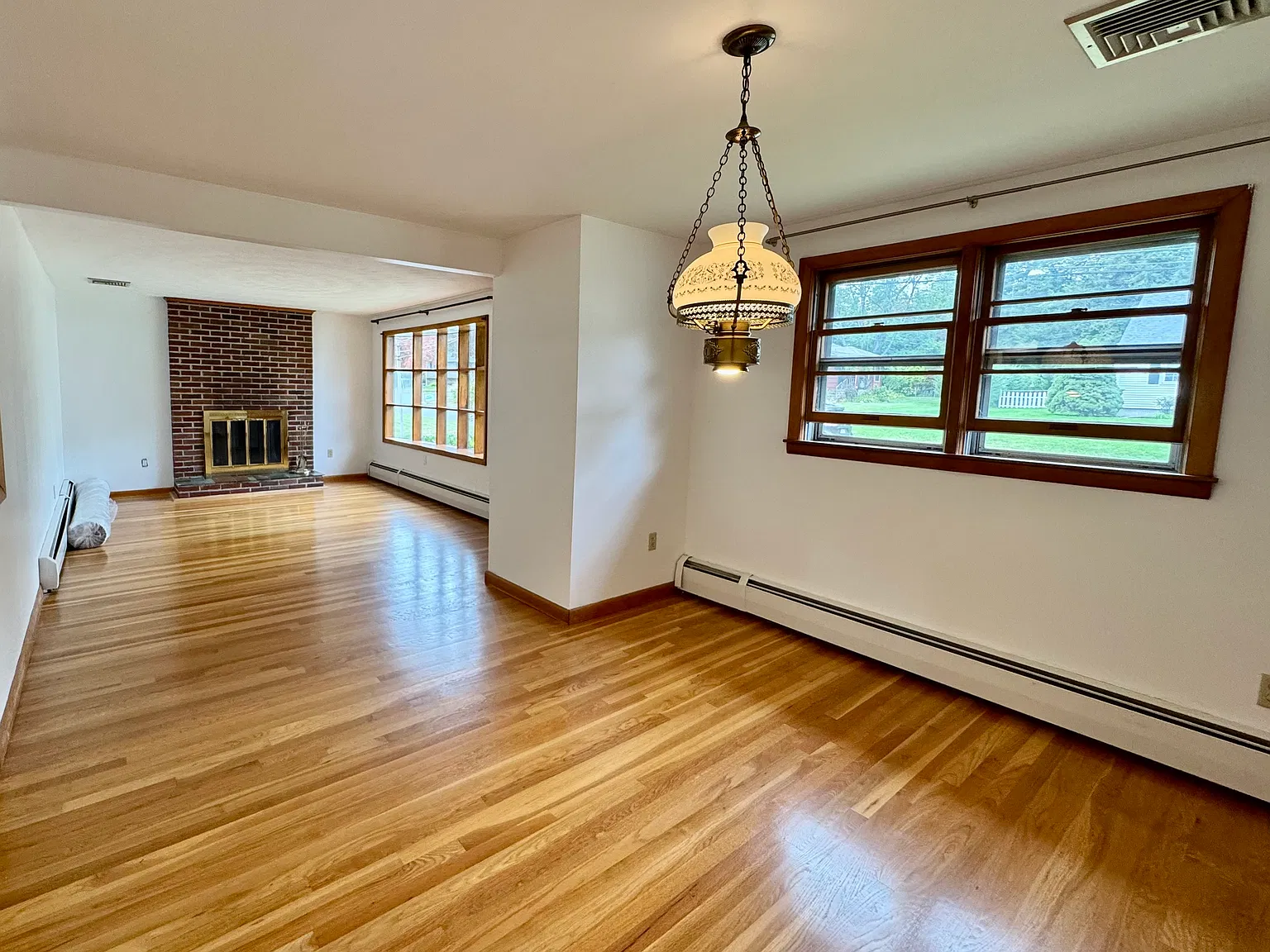 3 bed, 1.5 bath, 1446 sqft, $2,945 — Photo 2