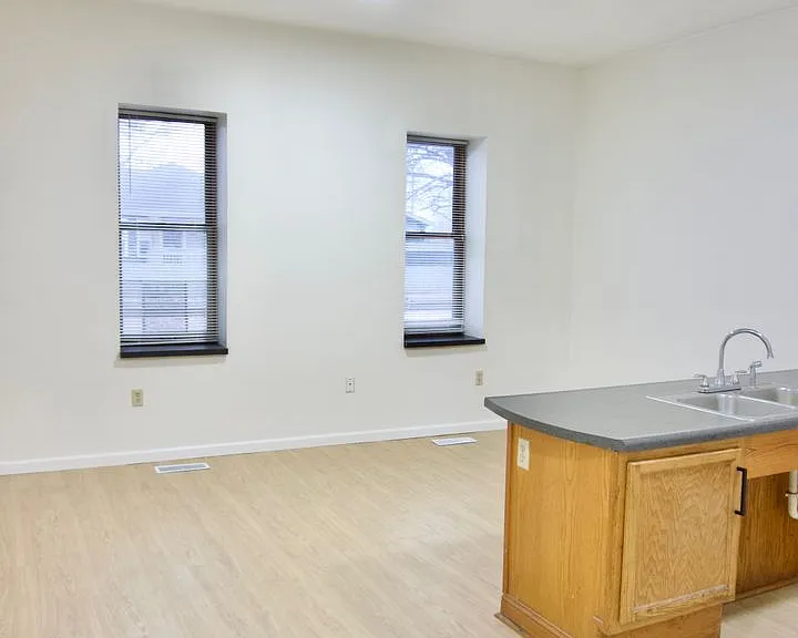 1128 W 5th St — Photo 13