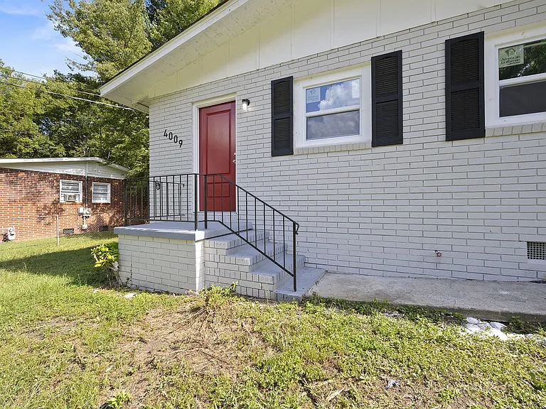 4009 Lindwood Dr — Photo 3