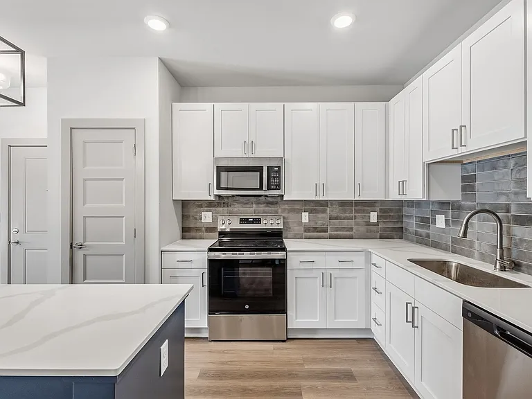 Viridian Apartments — Photo 40