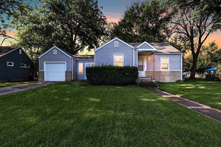 1st image of 19592 Sunset Ln