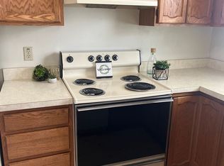 202 Stonewall Ct APT 4*, Nappanee, IN 46550