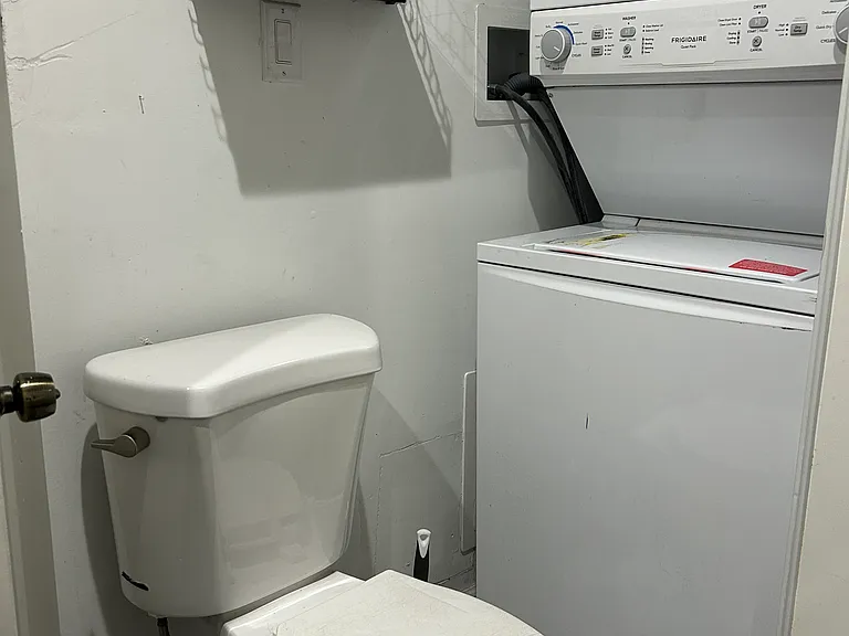 4832 Longshore Ave #1R — Photo 8