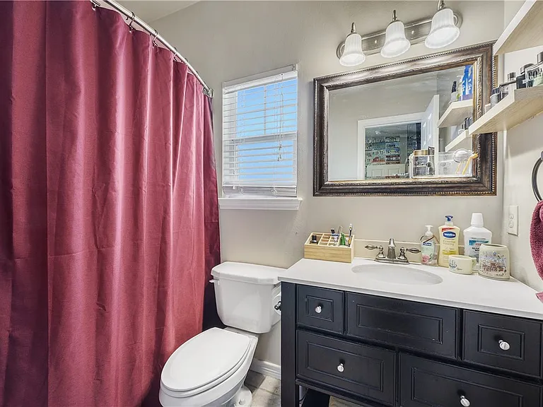 114 Lynn Dr — Photo 11