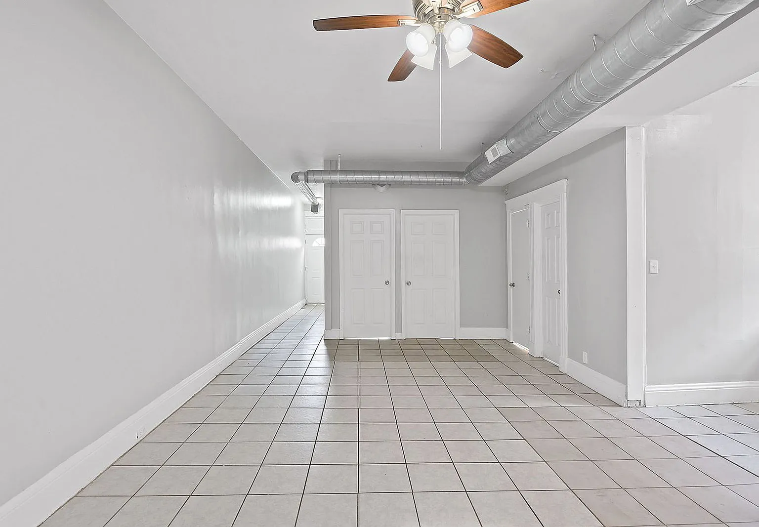4 bed, 1.5 bath, 966 sqft, $1,880 — Photo 3
