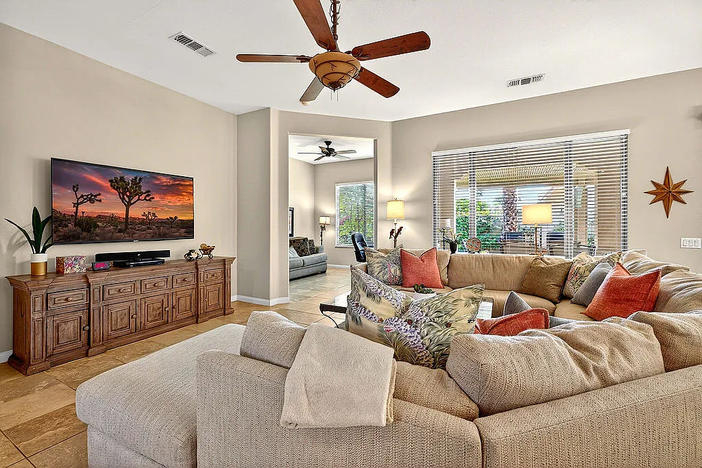 3 bed, 2112 sqft, $2,500 — Photo 3