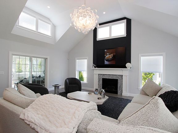 4th image of 79 Cobblestone Circle