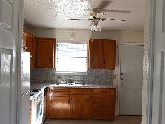 5th image of 203 Horseshoe Dr #B