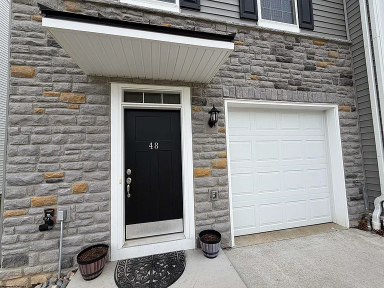 48 Dover Ct #48 — Photo 3