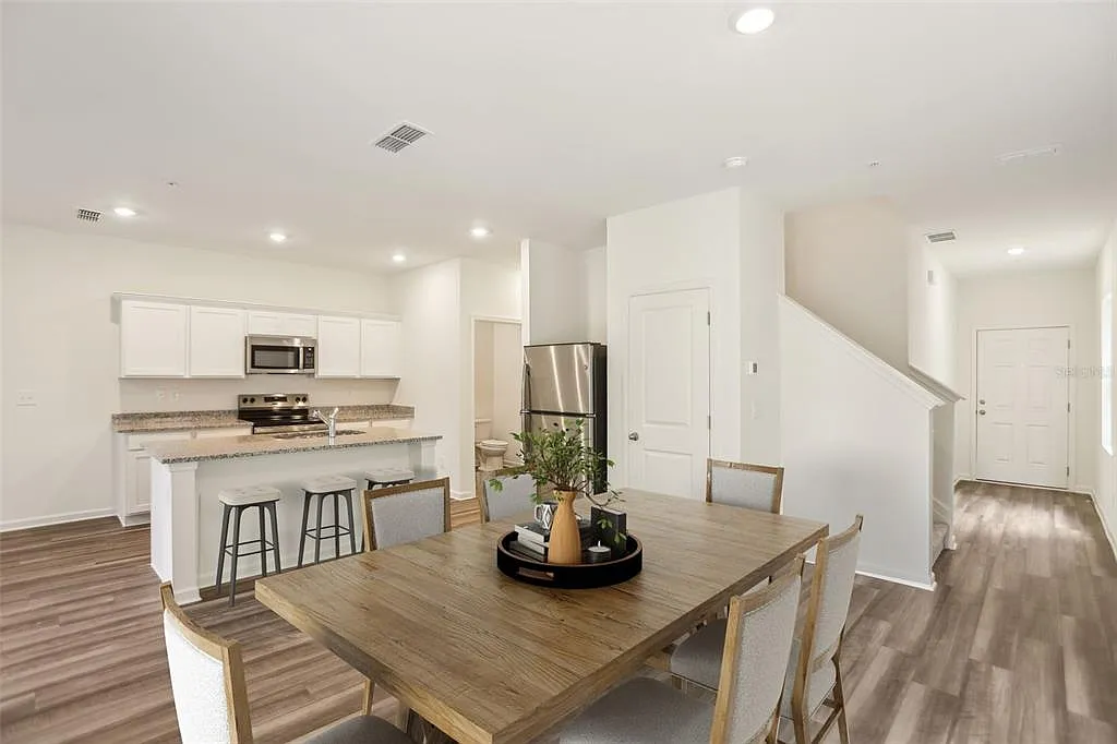 3 bed, 2.5 bath, 1662 sqft, $2,500 — Photo 4