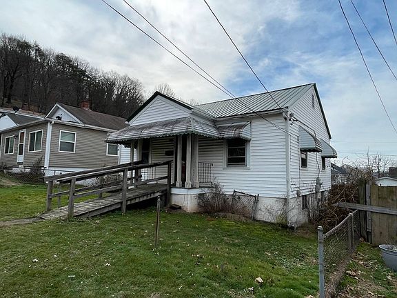 3rd image of 718 7th St