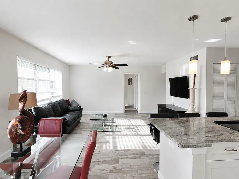 115 SW 1st Ave #10 — Photo 2