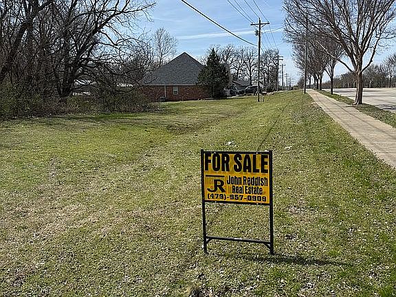 2nd image of 2983 Wagon Wheel Rd