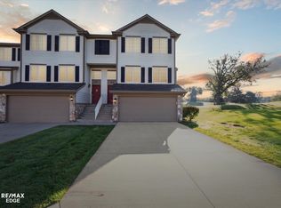 329 Oak Ridge Dr, Pontiac, MI 48341