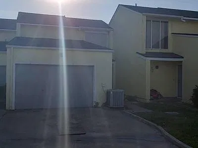2 bed, 2.5 bath, 1240 sqft, $1,500 — Photo 2